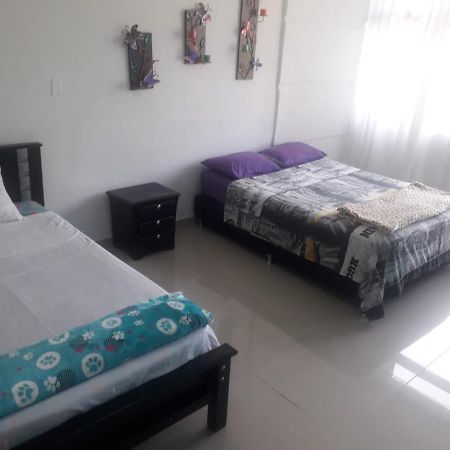 Hostal Komfort Medellin Bagian luar foto