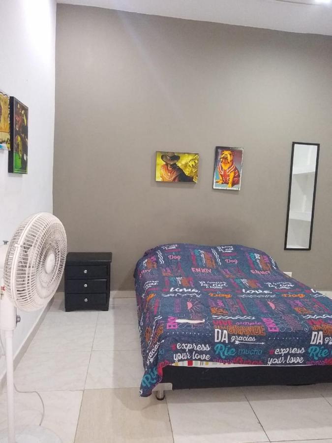 Hostal Komfort Medellin Bagian luar foto