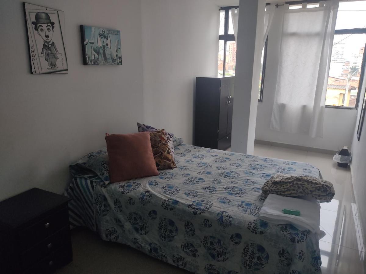 Hostal Komfort Medellin Bagian luar foto