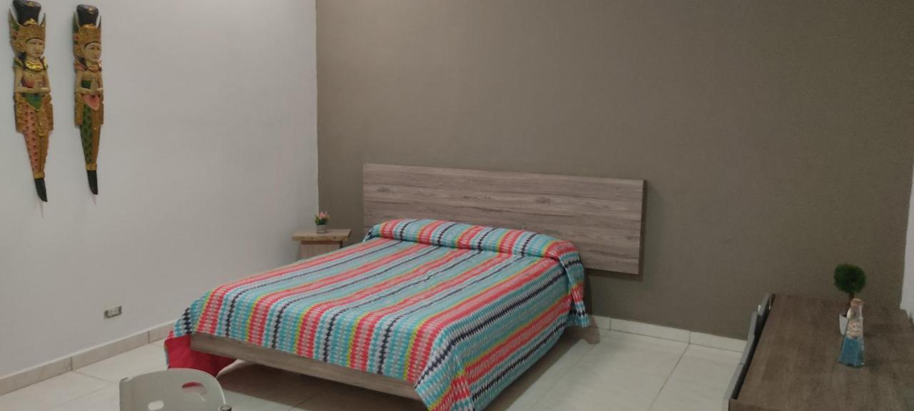 Hostal Komfort Medellin Bagian luar foto