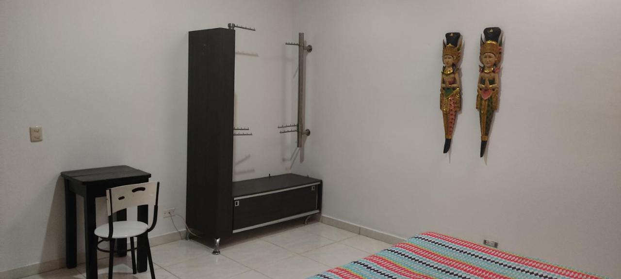 Hostal Komfort Medellin Bagian luar foto