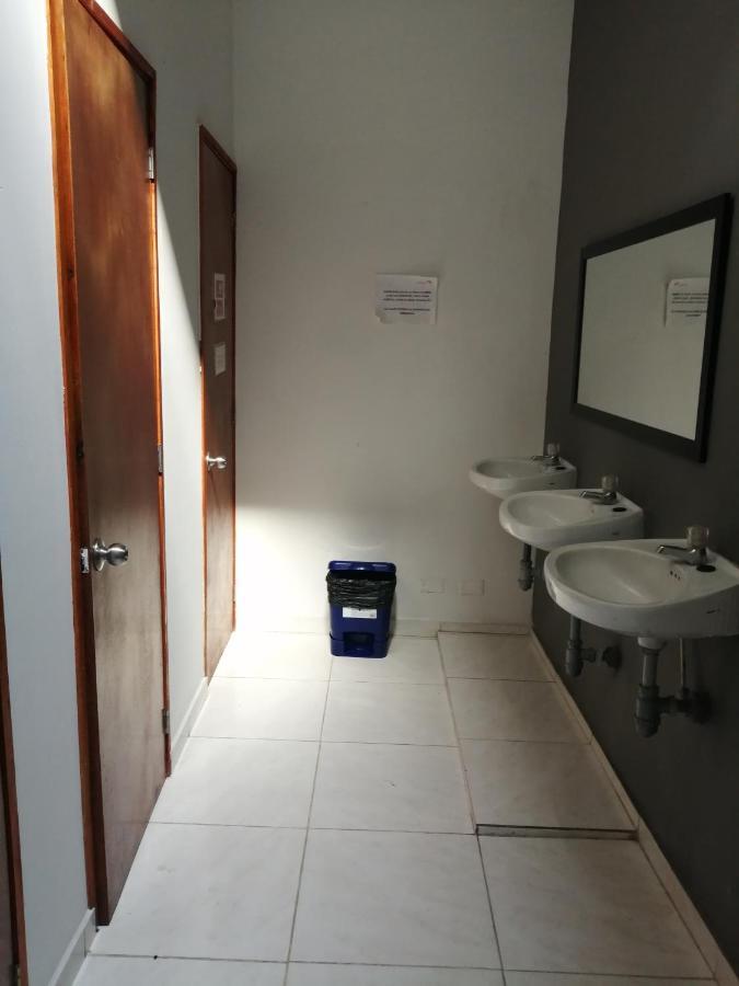 Hostal Komfort Medellin Bagian luar foto