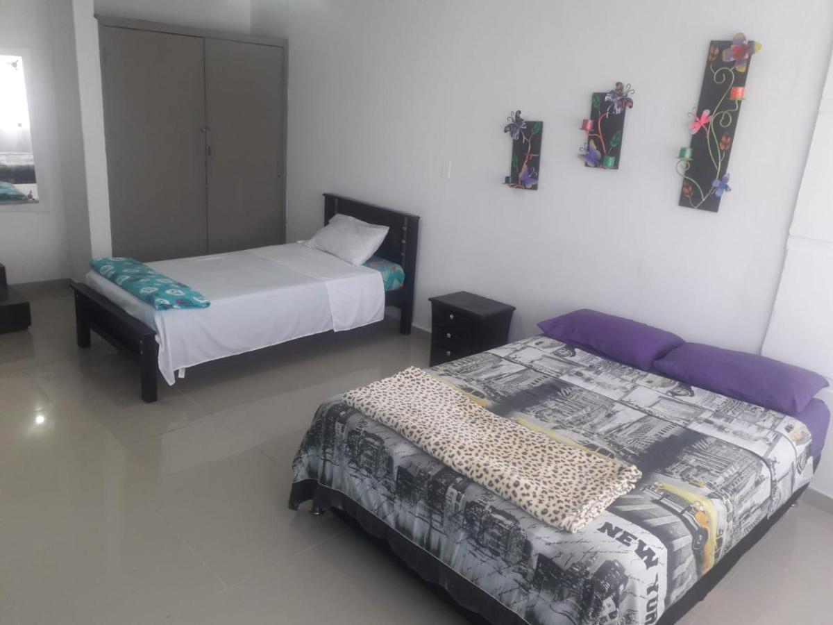 Hostal Komfort Medellin Bagian luar foto