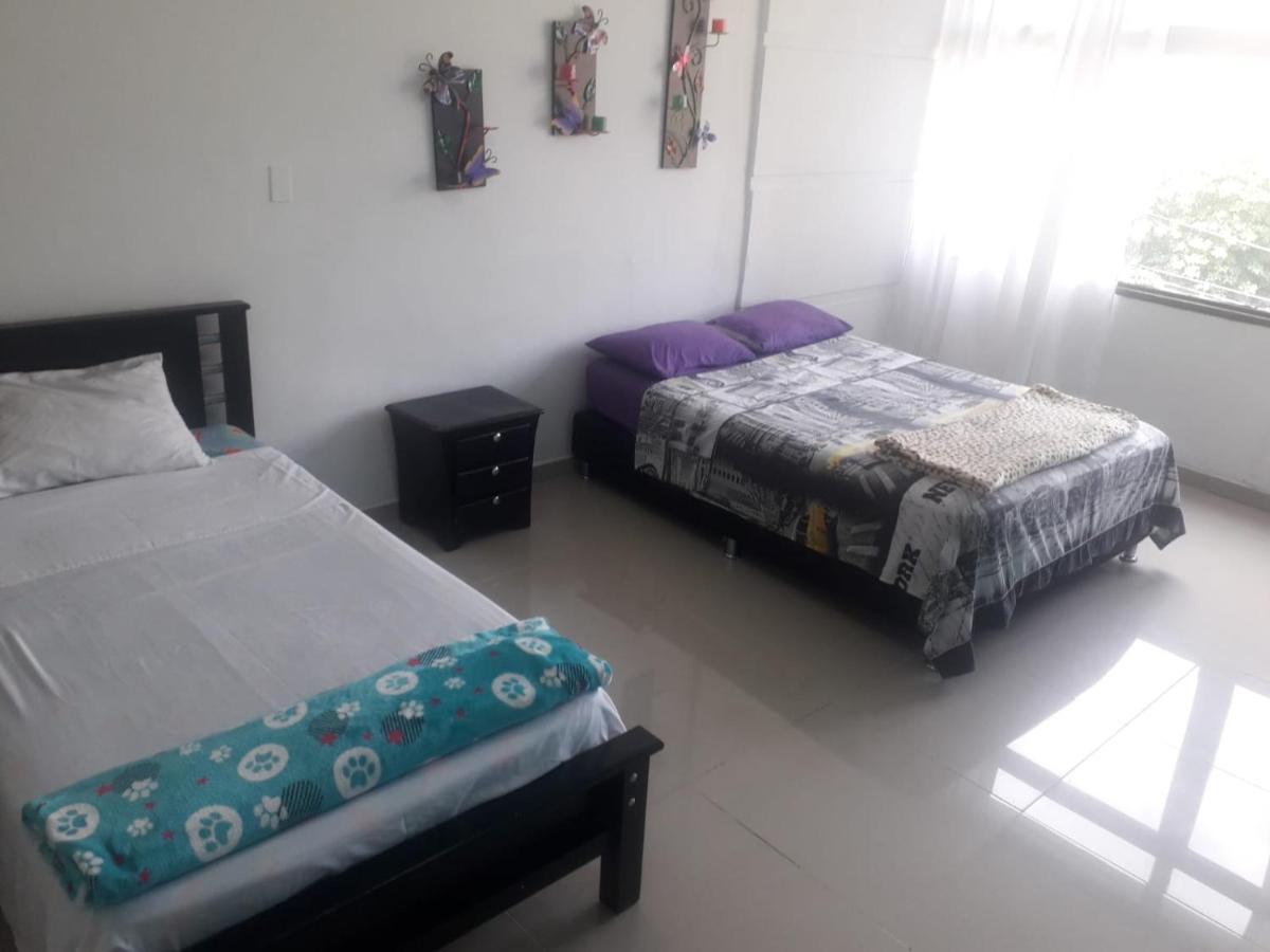 Hostal Komfort Medellin Bagian luar foto