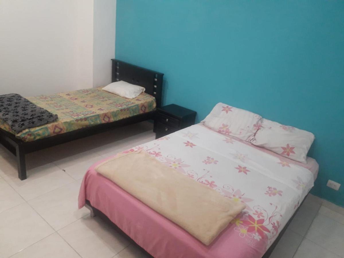 Hostal Komfort Medellin Bagian luar foto