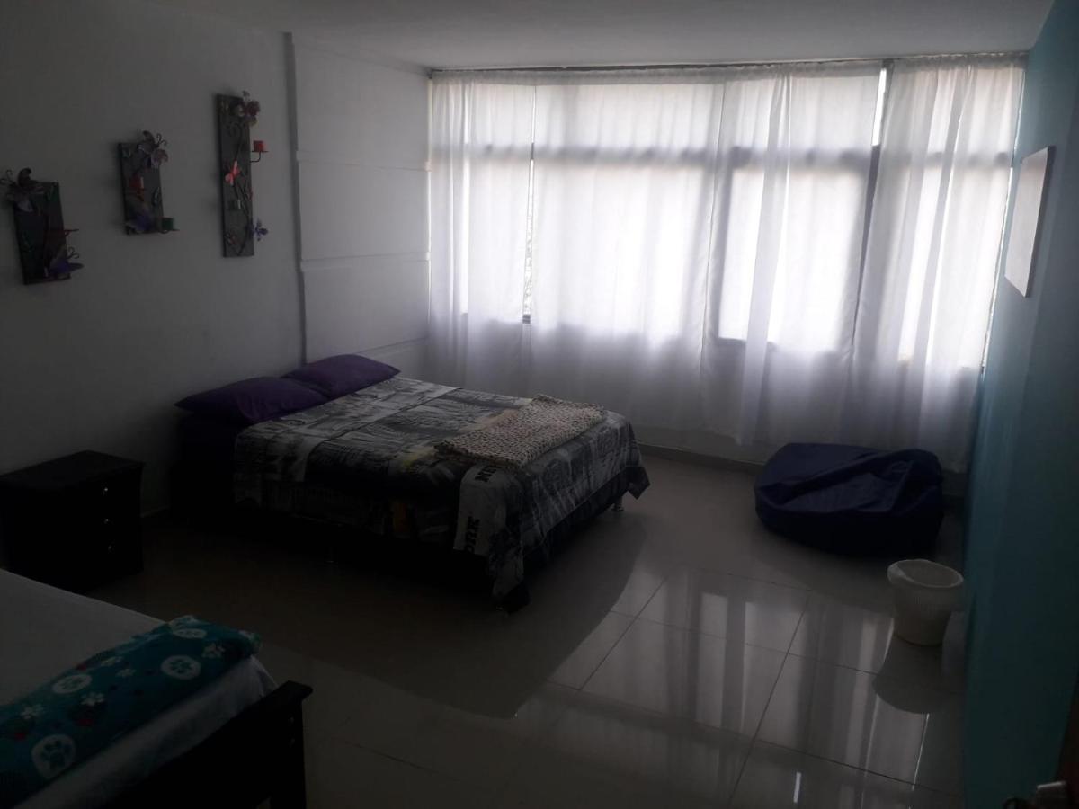 Hostal Komfort Medellin Bagian luar foto