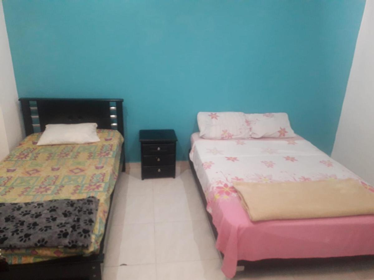 Hostal Komfort Medellin Bagian luar foto