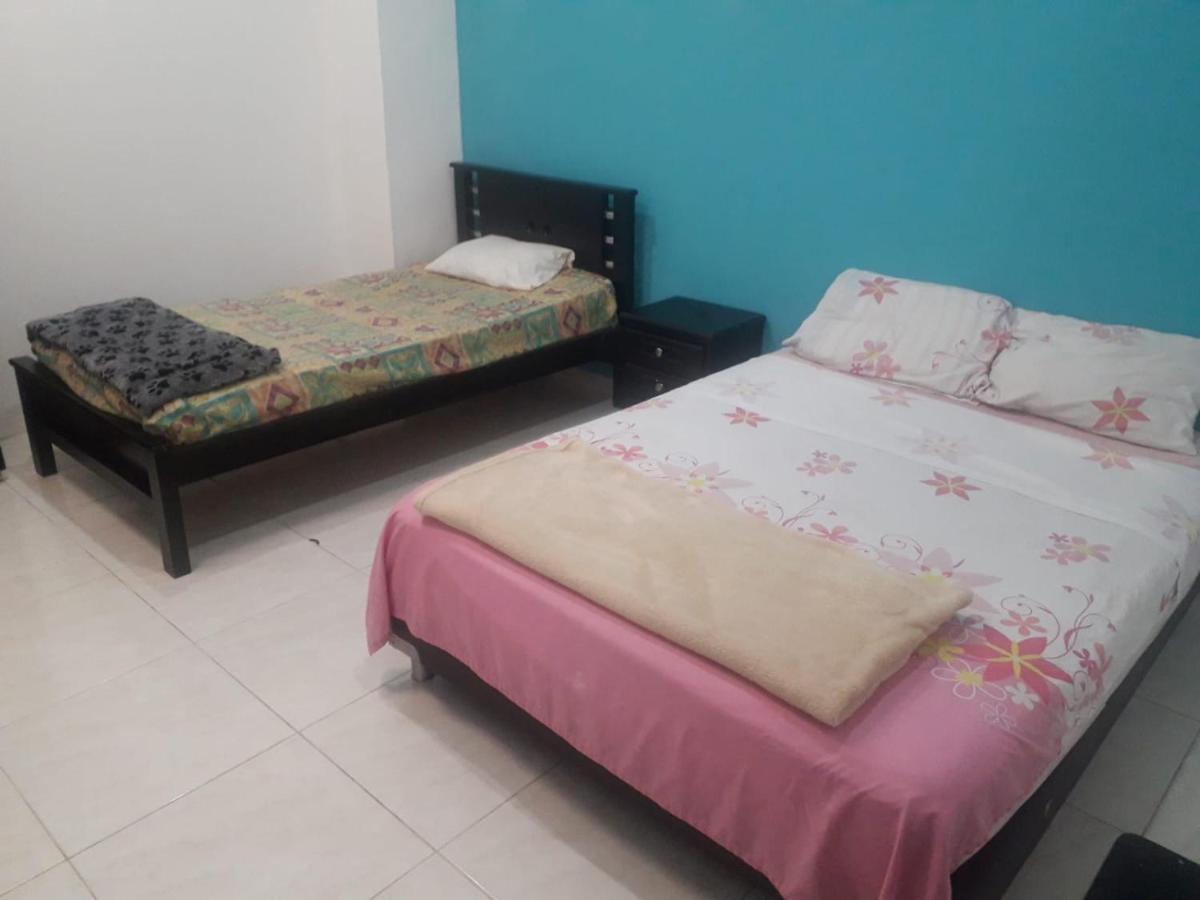 Hostal Komfort Medellin Bagian luar foto