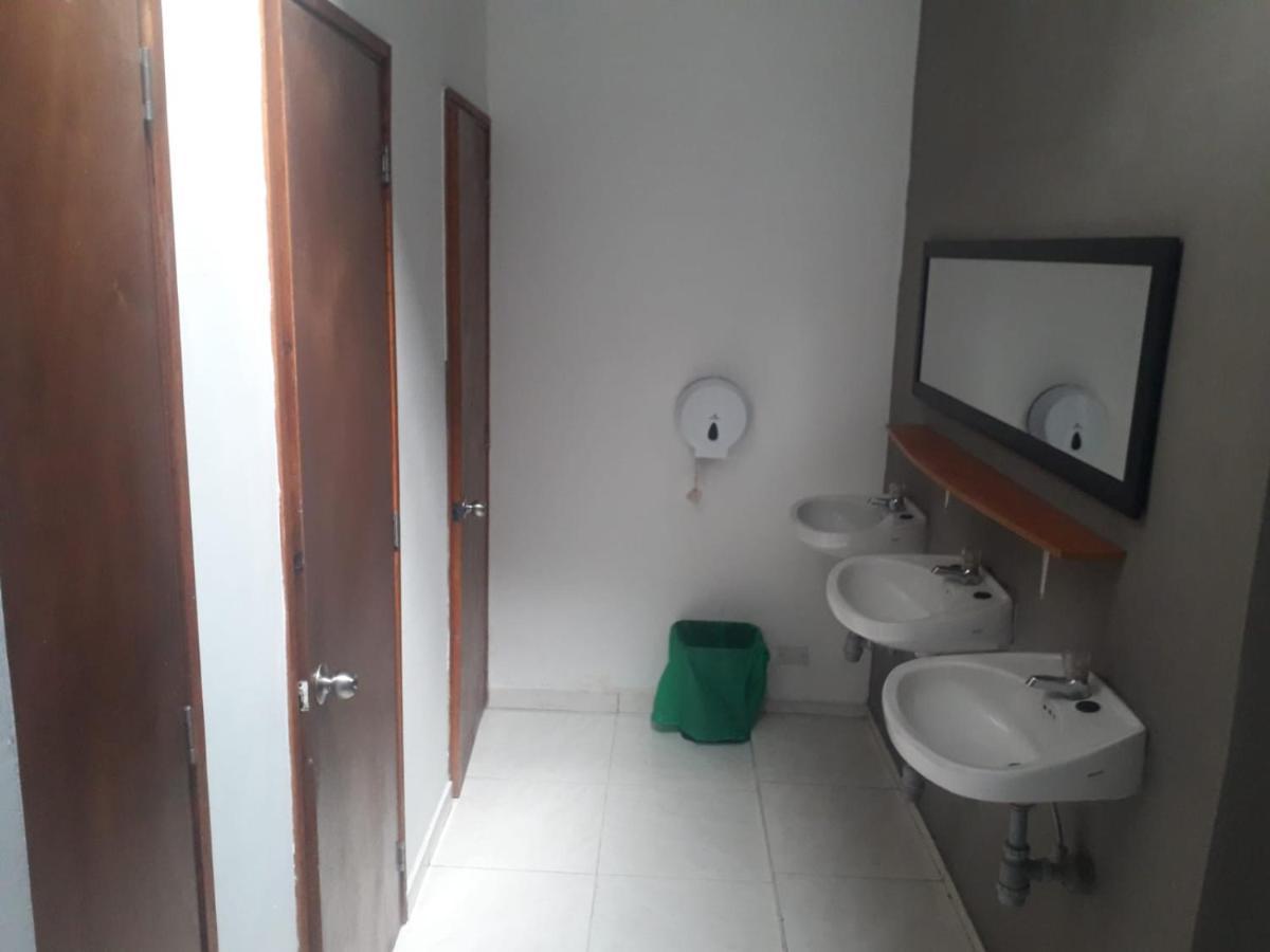 Hostal Komfort Medellin Bagian luar foto