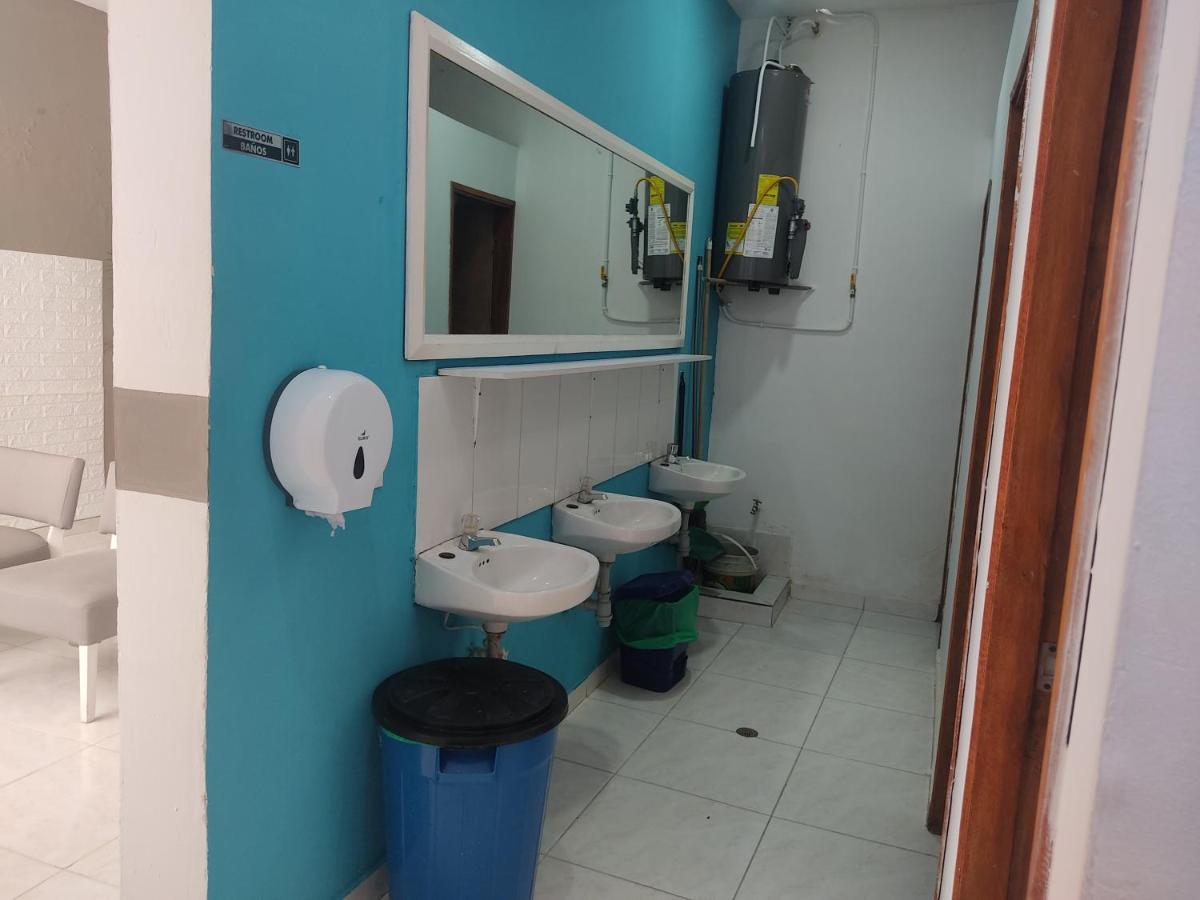 Hostal Komfort Medellin Bagian luar foto